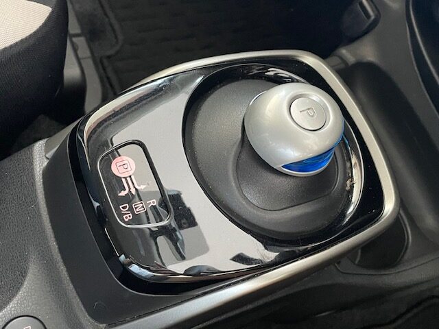 NISSAN NOTE interior