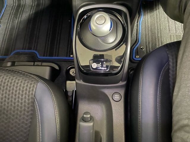 NISSAN NOTE interior