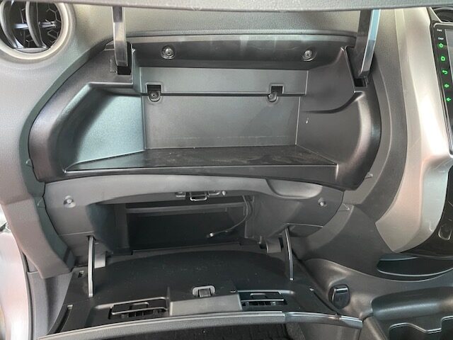 NISSAN NOTE interior