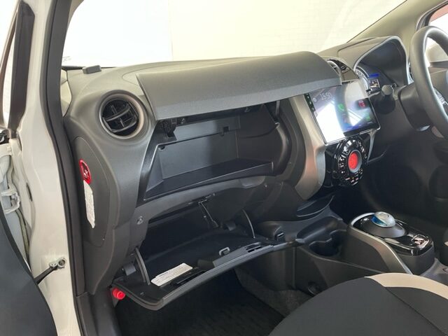 NISSAN NOTE interior