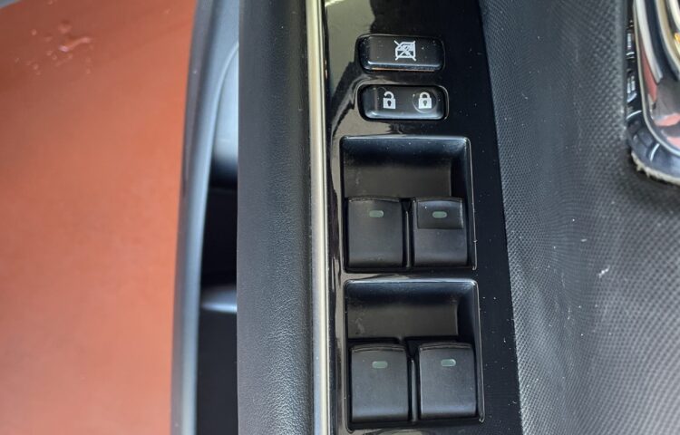 NISSAN NOTE interior