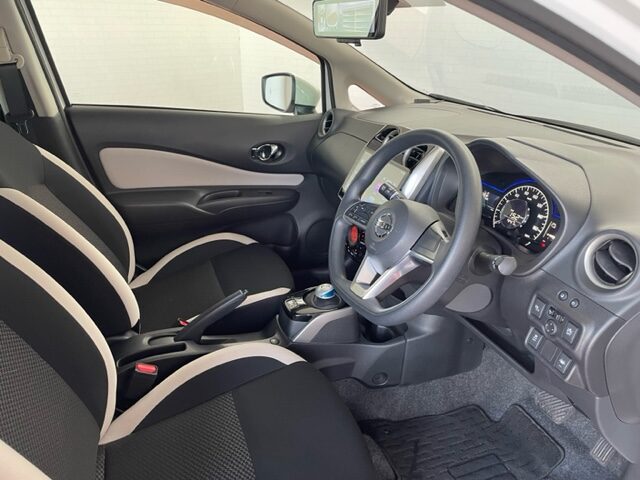 NISSAN NOTE interior