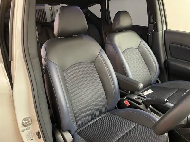 NISSAN NOTE interior