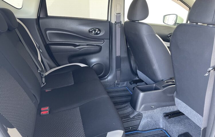 NISSAN NOTE interior