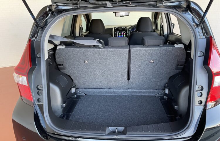 NISSAN NOTE interior