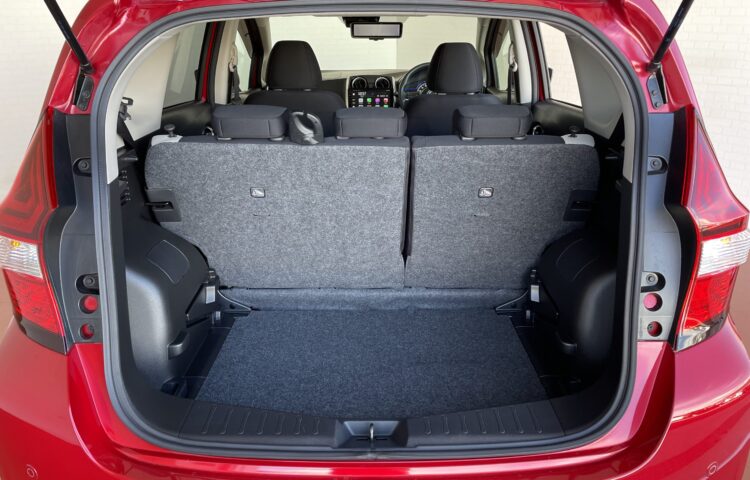 NISSAN NOTE interior