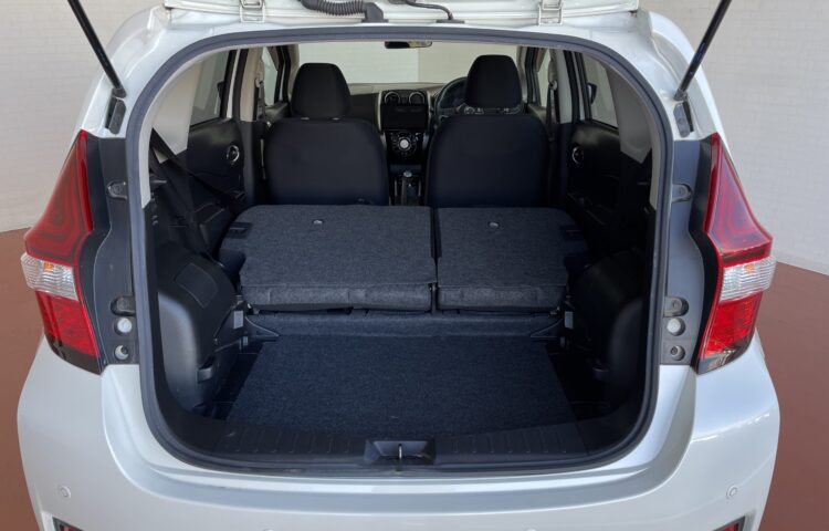 NISSAN NOTE interior