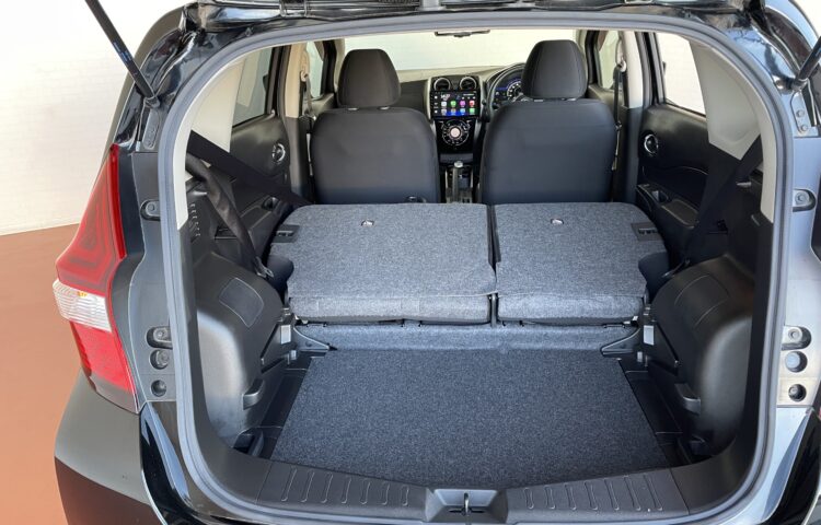 NISSAN NOTE interior