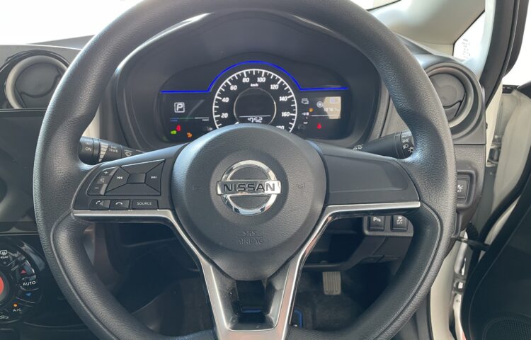 NISSAN NOTE interior