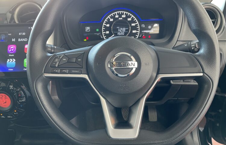 NISSAN NOTE interior